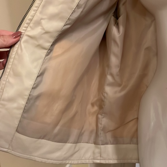 Suzy Shier Faux leather jacket. Cream. Sz-L - Picture 3 of 4